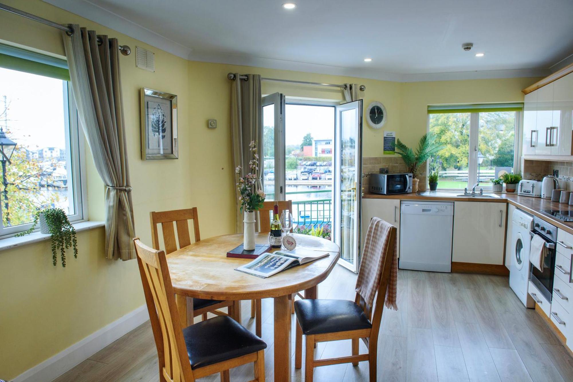 Waterfront Self Catering Houses Carrick-on-Shannon Exterior photo